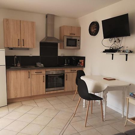 Appartement 2 Pieces Avec Terrasse Proche Mer Et Commerces Ouistreham Luaran gambar